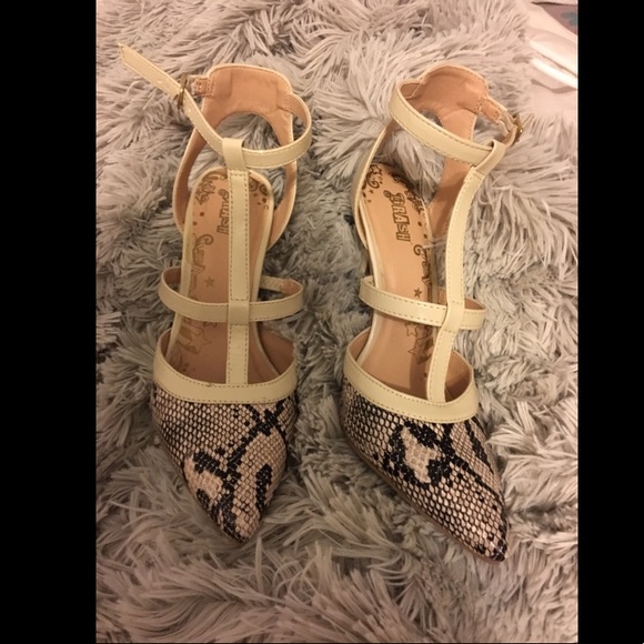 Brash snake skin nude heels - Picture 1 of 4